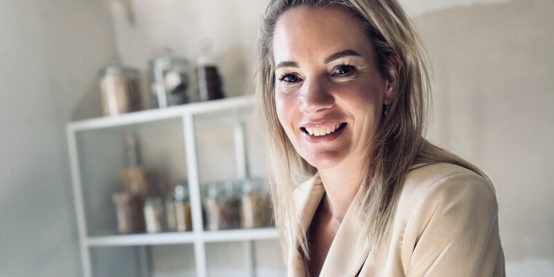 Sharon zitend variatie 2 1 v2